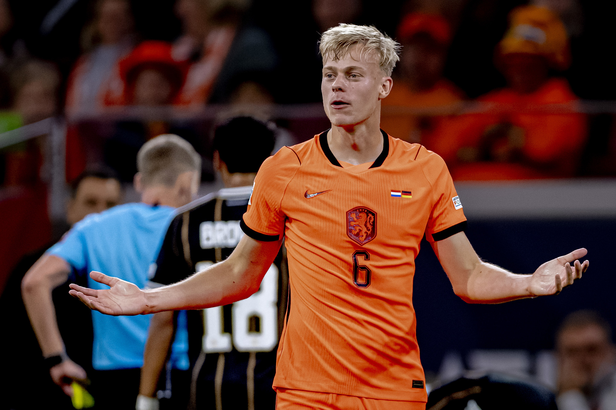 Bij debuut van Xavi Hernández zijn Van Hecke en Oranje heel dicht bij zege op Duitsland