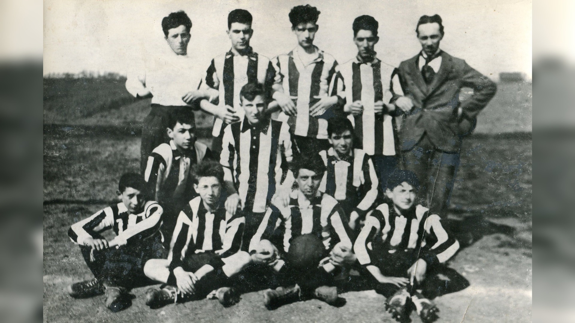 Het elftal van de Joodse voetbalclub Achdoeth in 1935