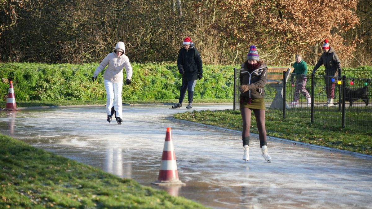 Schaatspret op Eerste Kerstdag in Drouwenerveen