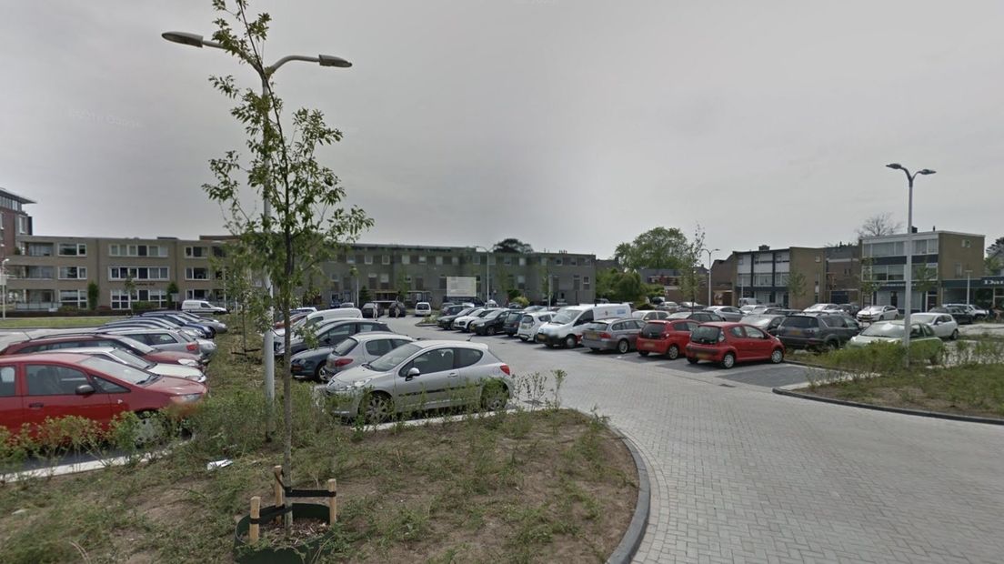 Het staat vaak vol op het Prins Mauritsplein, Hoogeveen (Rechten: Google Streetview)