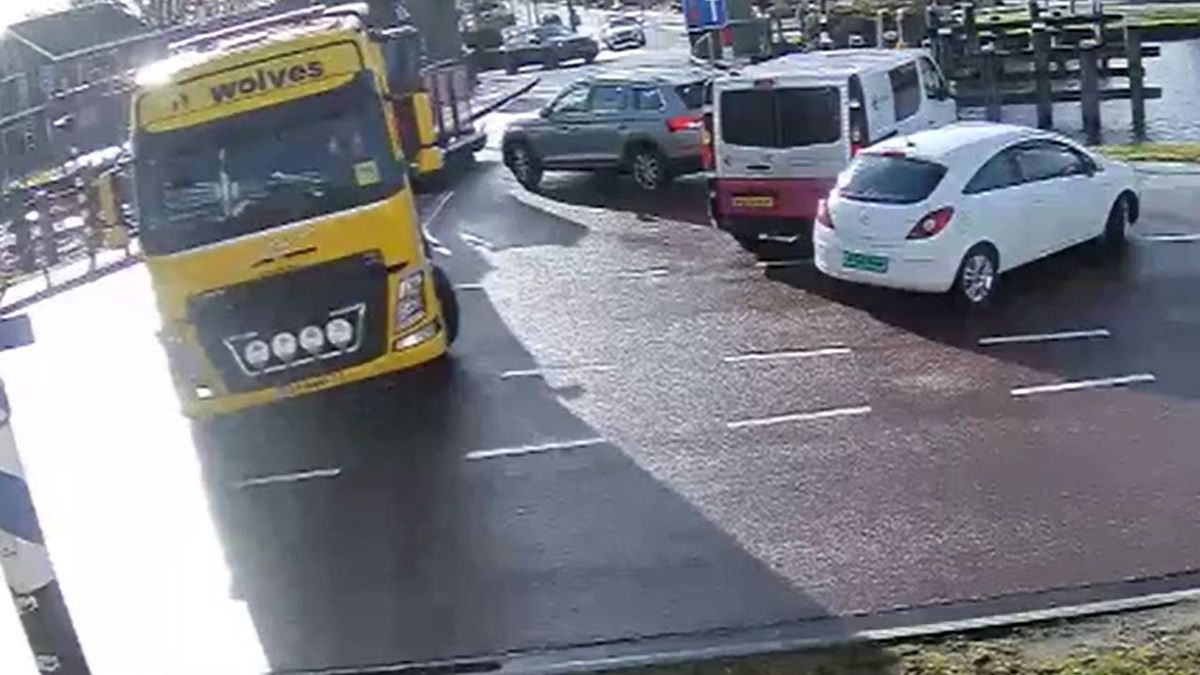VIDEO | Oost op het Asfalt: Comedy Capers doordat automobilisten elkaar klemvast rijden