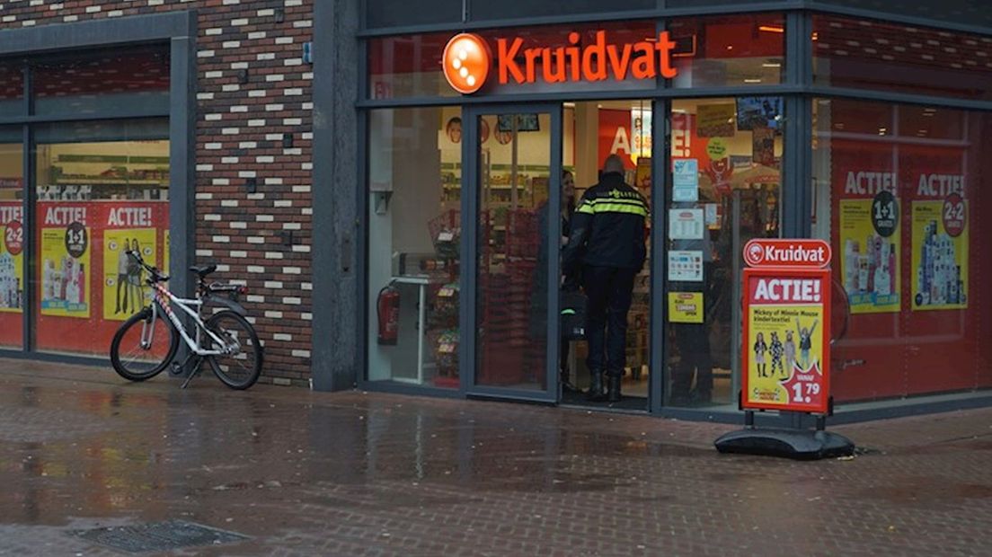 Politie pakt verdachte (18) op voor gewapende overval op Kruidvat in Deventer
