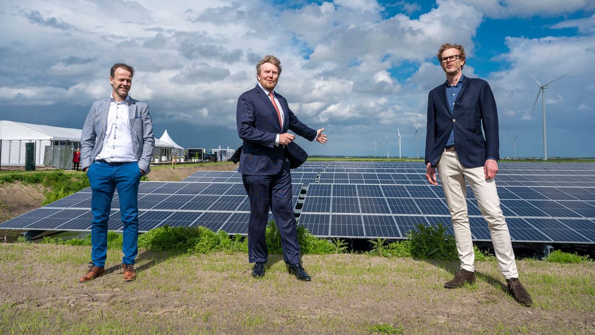Zonnepark in Nieuw-Buinen officieel geopend door koning Willem-Alexander
