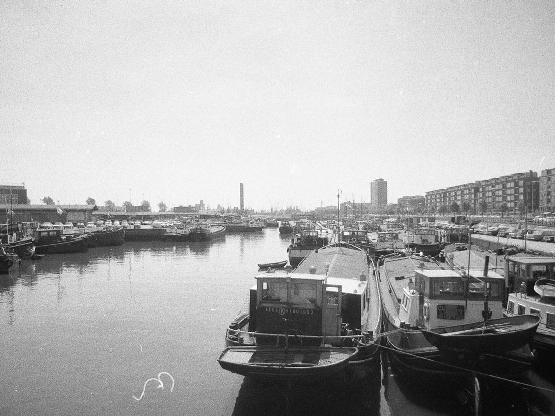De Leuvehaven vanaf Plein 1940 in 1973