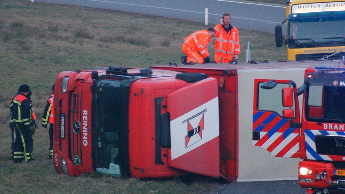 Gekantelde vrachtwagen A1