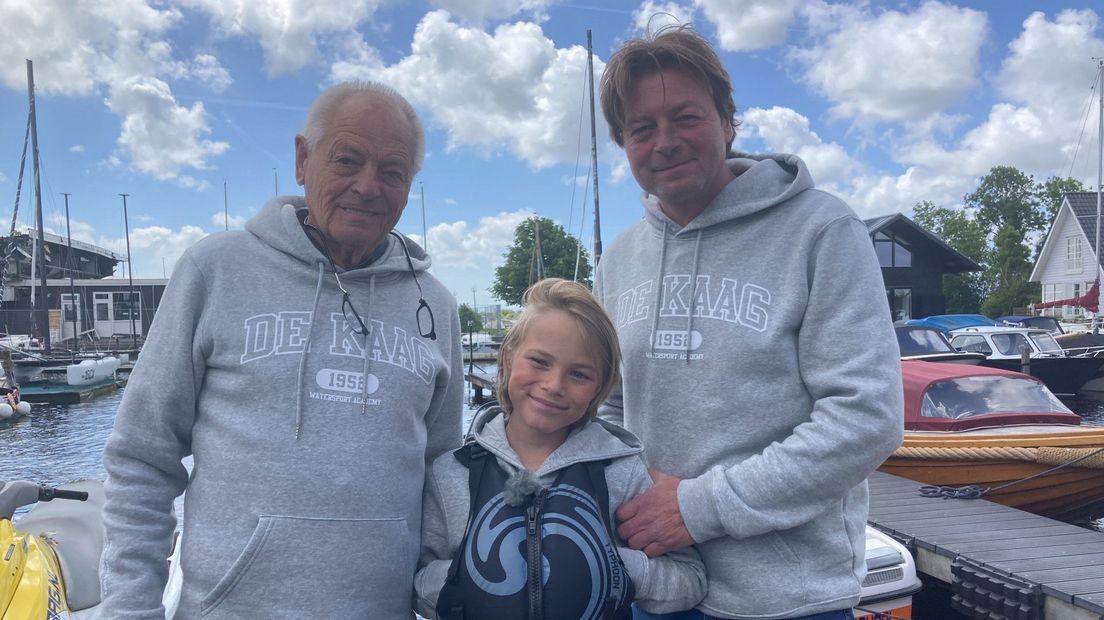 De 92-jarige Lex van Rijn met kleinzoon Ward (9) en zoon Guido