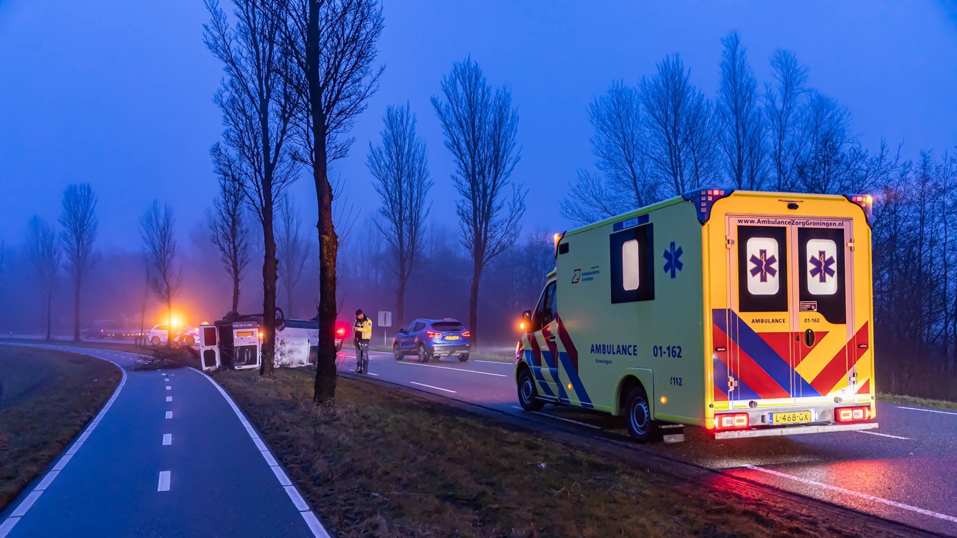 112-nieuws: Bestelbus belandt op de kop bij Grijpskerk