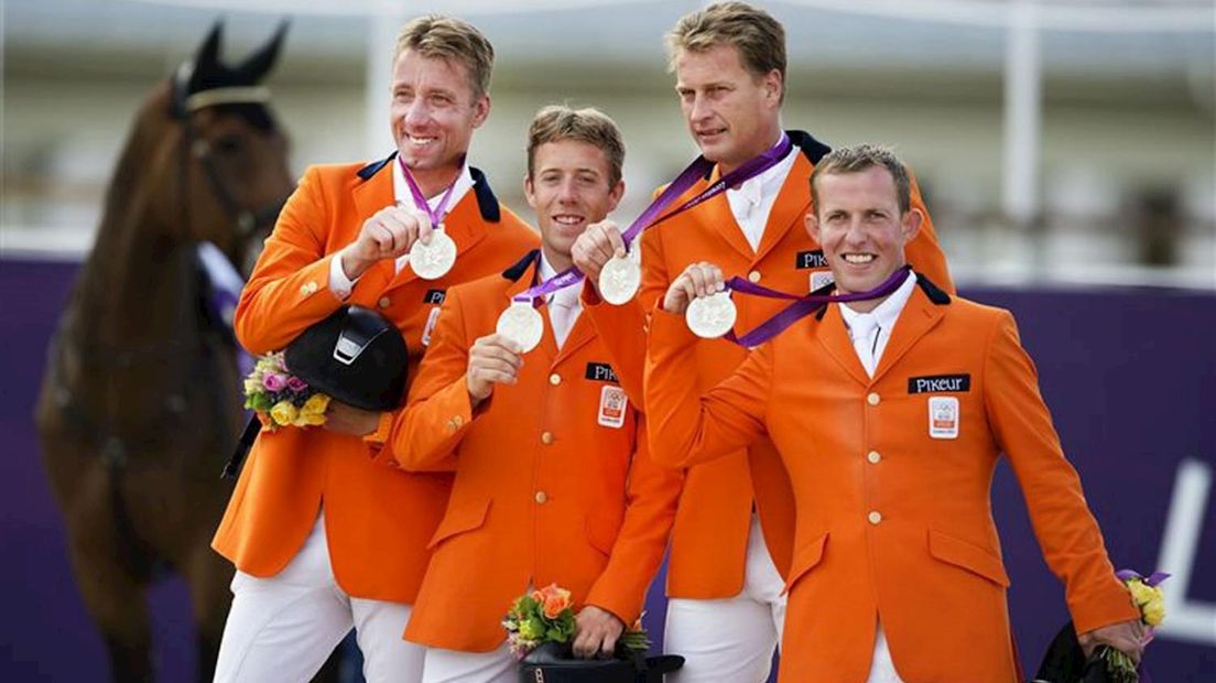 Jur Vrieling, Maikel van Vleuten, Marc Houtzager en Gerco Schröder winnen Olympisch zilver in 2012