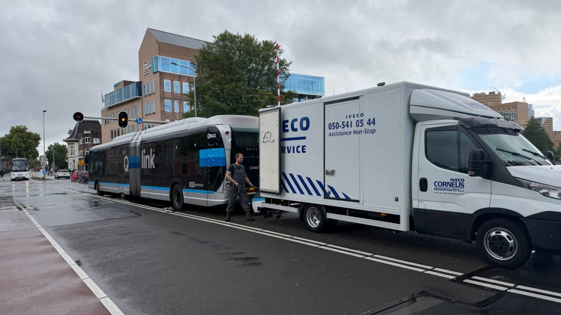 Pechhulp voor de defecte bus