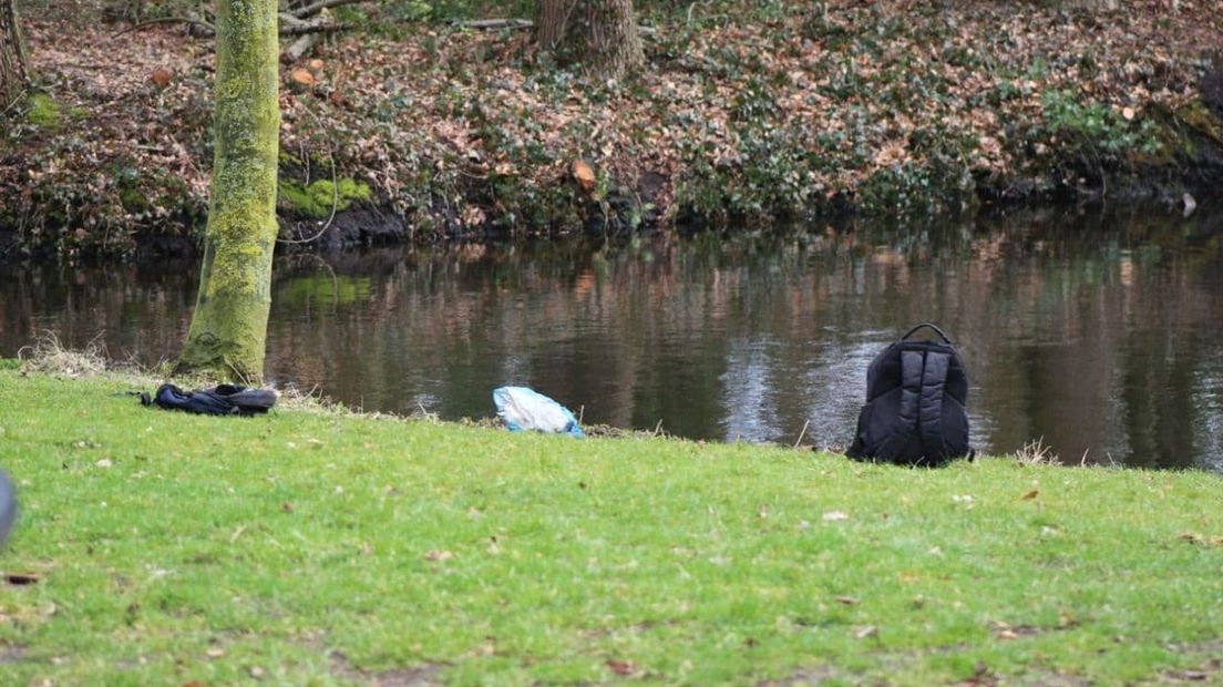 Magneetvissers halen explosief uit het water