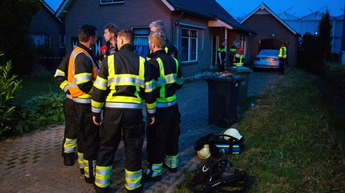 In een huis aan de Liesveldsesteeg in Brakel is zaterdagavond een dode man gevonden. In het huis zijn brandsporen gevonden.