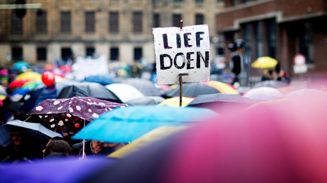 Een veelzeggend bord tijdens een vreedzame demonstratie tegen de coronamaatregelen.