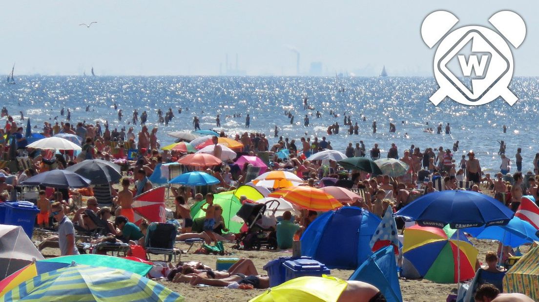 Drukte op het strand van Katwijk