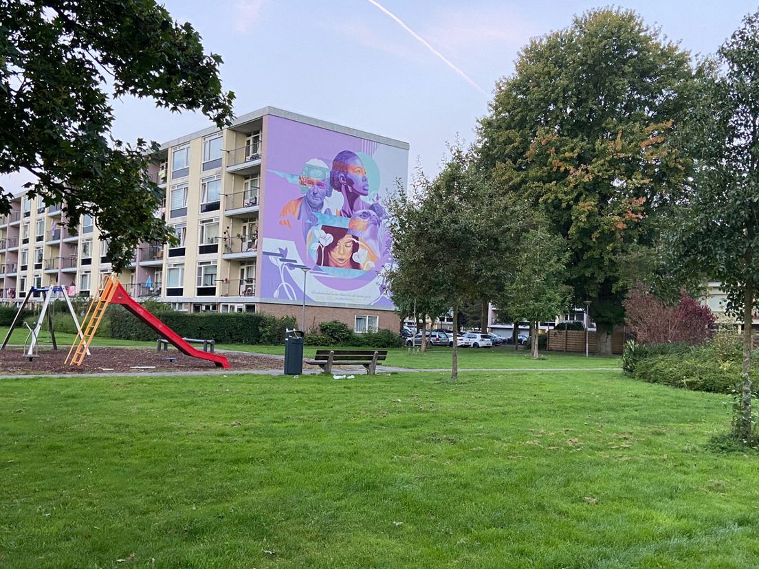De speeltuin voor de woning van de 71-jarige man die overleed bij de steekpartij in Rotterdam.
