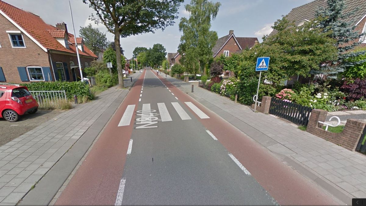 Auto scheurt over zebrapad in Leuth. 'Wie is die malloot?'