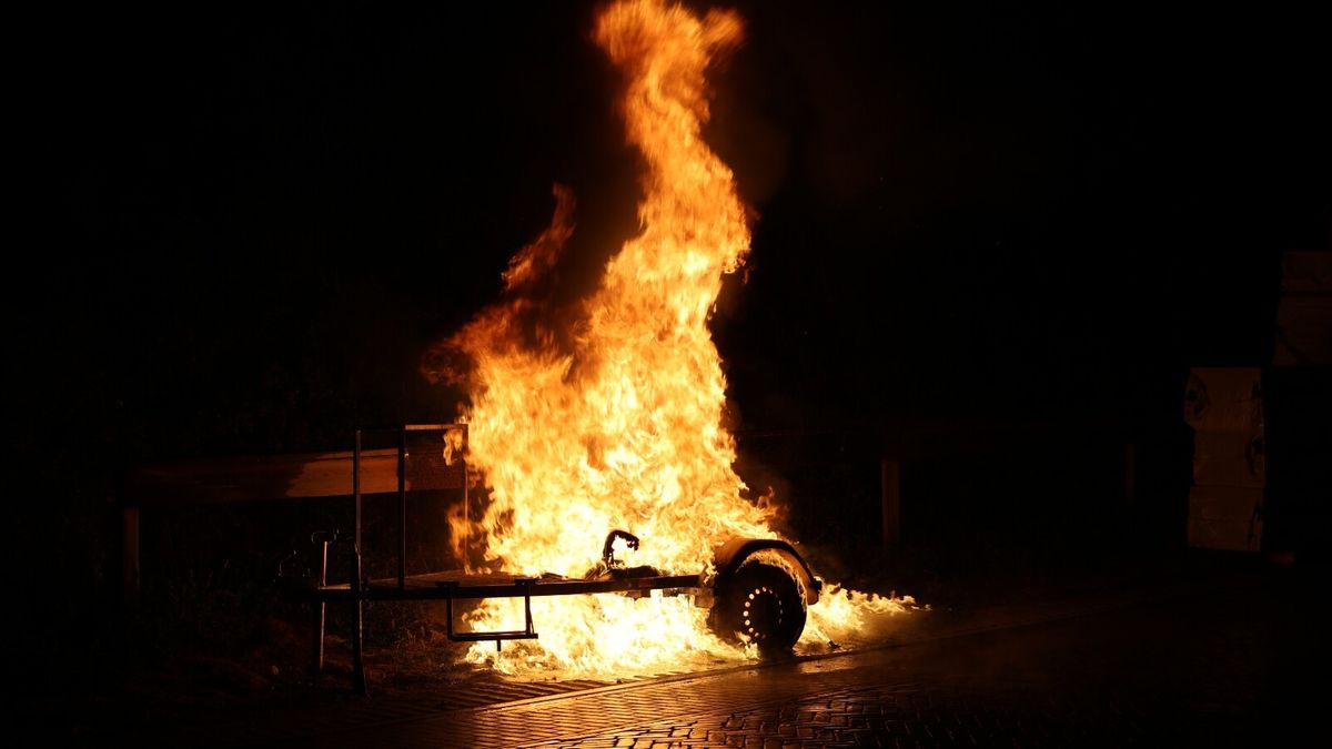 Dixi brandt uit op Vlieland | NS-treinen in Fryslân rijden niet vanwege staking
