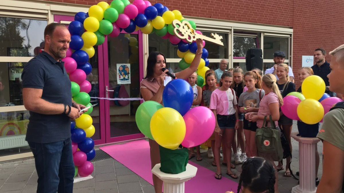 Scholen zijn weer begonnen: Dick Lukkien opent de deuren in Zwartemeer