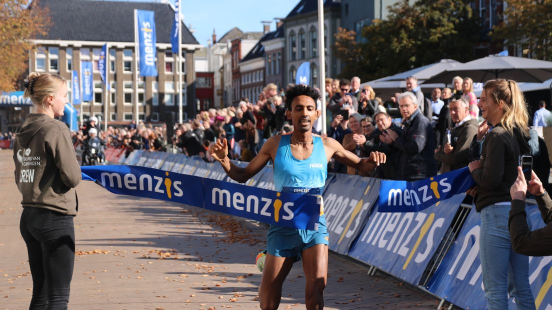 Efrem Gidey wint de 4 Mijl 2022