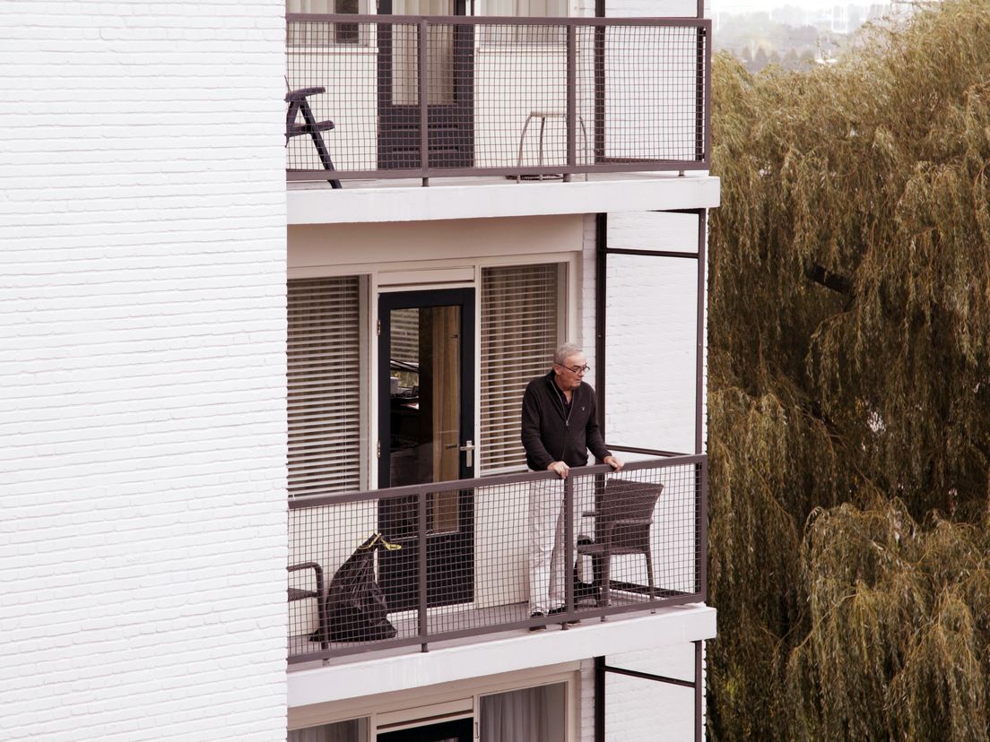 Hans Sleutelaar op het balkon