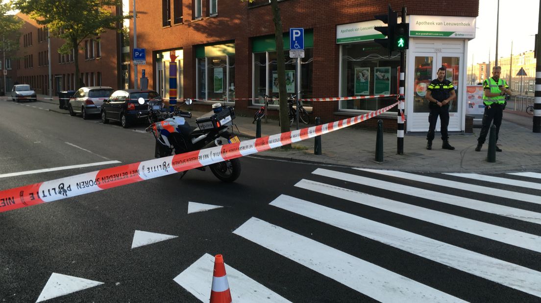 Een deel van de straat is afgezet.