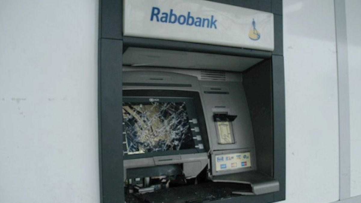 Pinautomaat opgeblazen in Enschede - RTV Oost