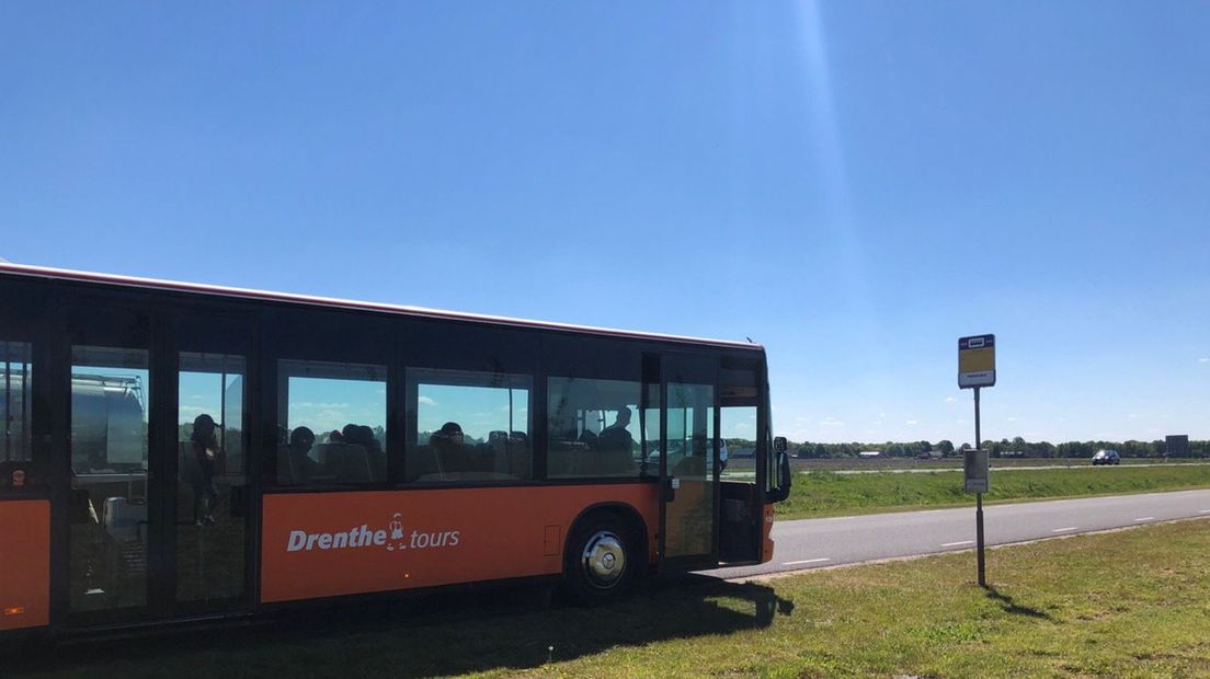 De asielbus tussen Ter Apel en Emmen blijft voorlopig rijden (Rechten: RTV Noord/Marten Nauta)