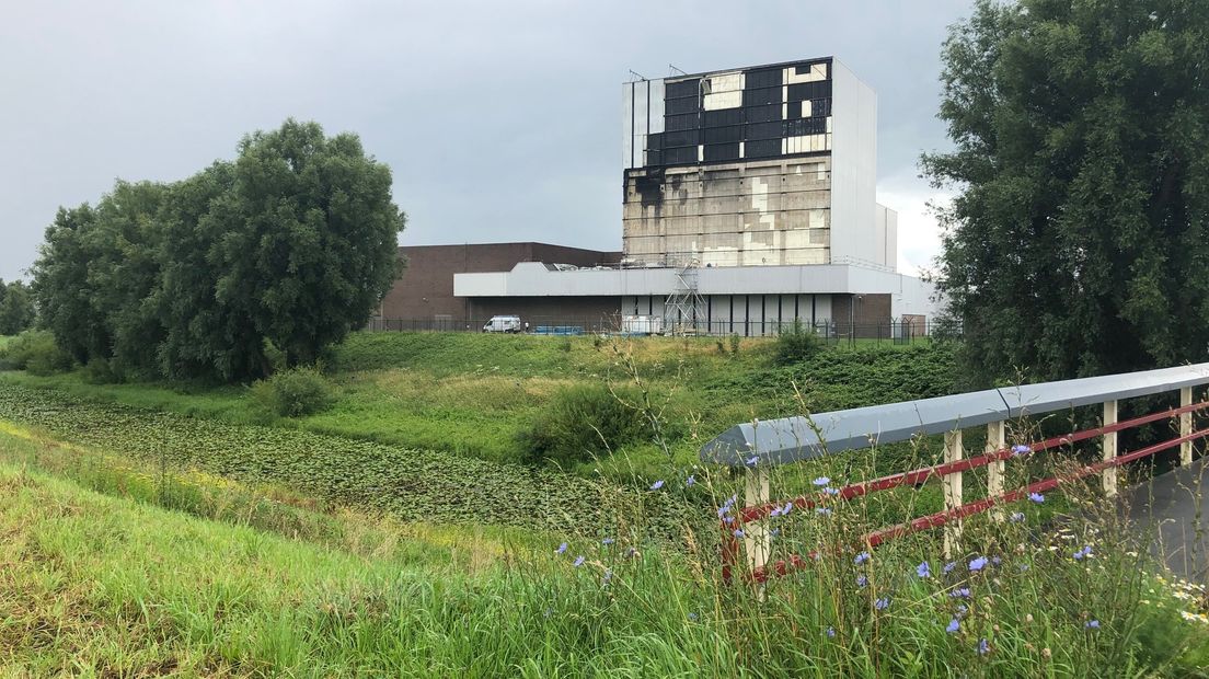 De gevelplaten van de kerncentrale in Dodewaard worden vervangen.