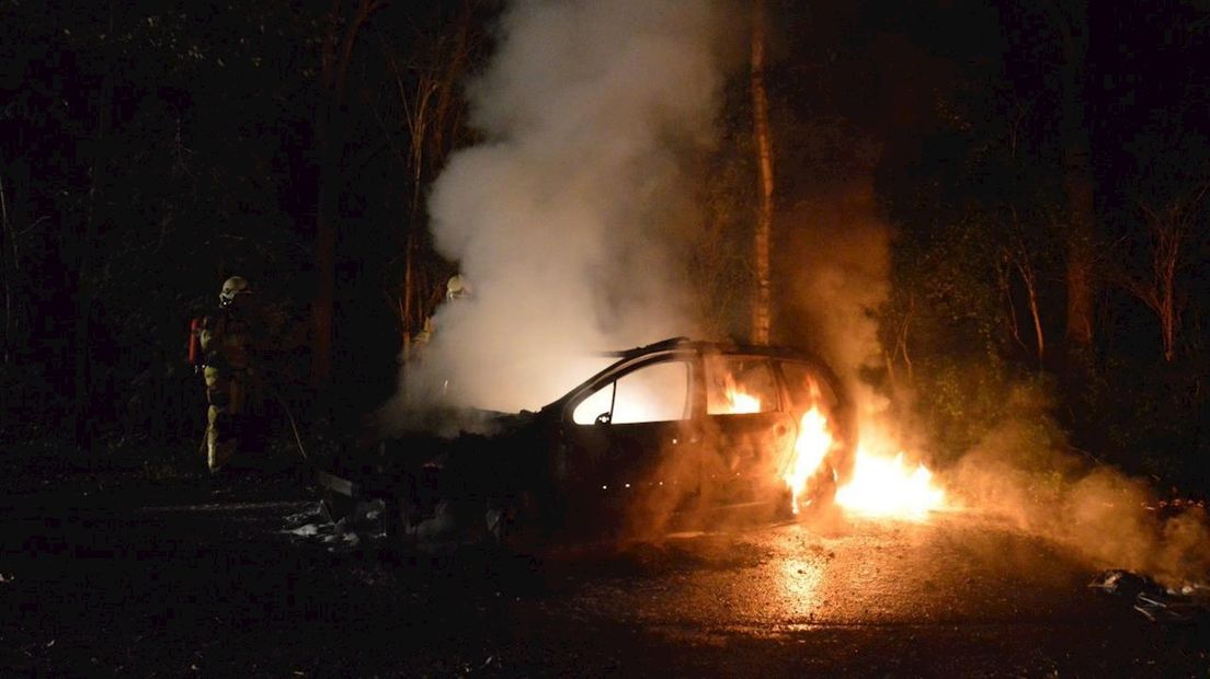 Auto brandt uit in Eesveen
