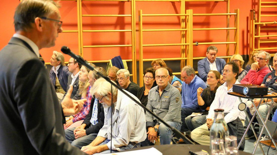 Bij de bijeenkomst in Nieuw-Buinen kwamen zo'n 250 mensen bijeen (Rechten: Van Oost Media)