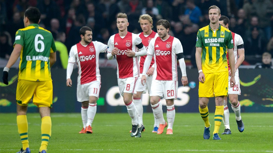 Spelers ADO Den Haag balen na een goal van Ajax