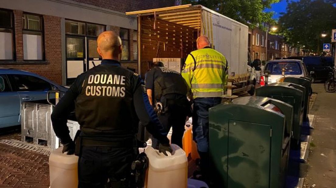 De brandstof wordt afgevoerd