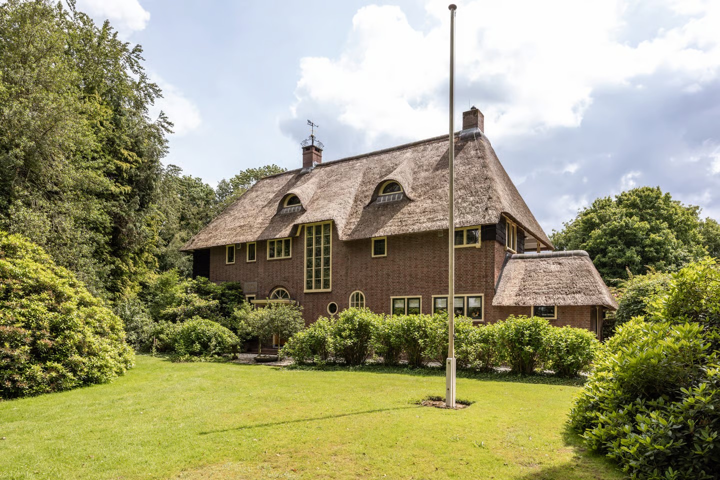 De woning is ontworpen door de bekende architect A. Baart Sr.