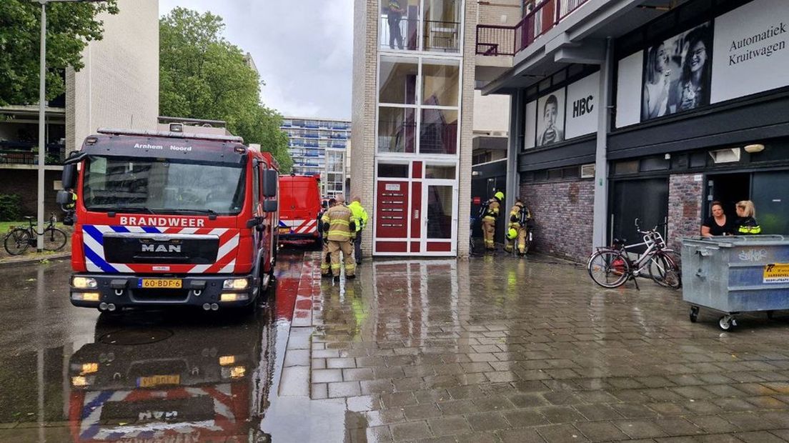 De brandweer rukte uit voor een brand in het winkelcentrum.