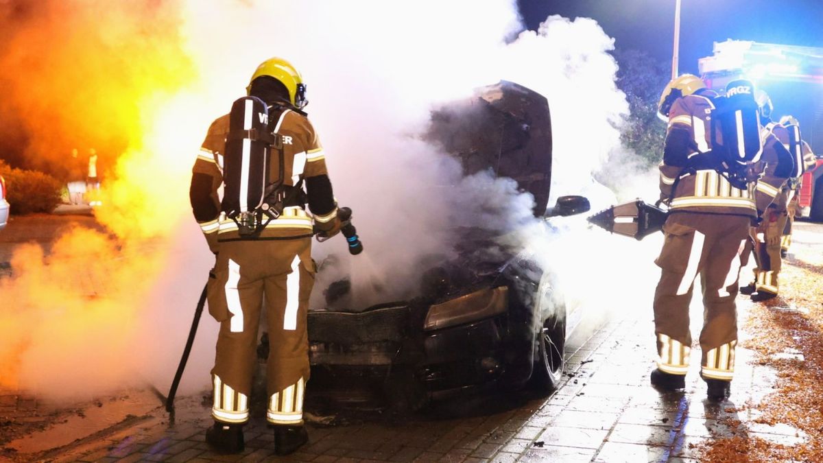 Geparkeerde auto uitgebrand • opnieuw onrustig in Apeldoorn