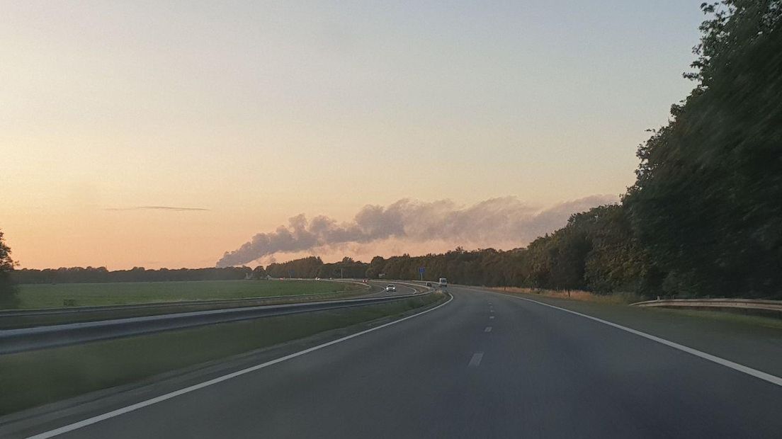 De rook is in Drenthe te zien (Rechten: Persbureau Meter)
