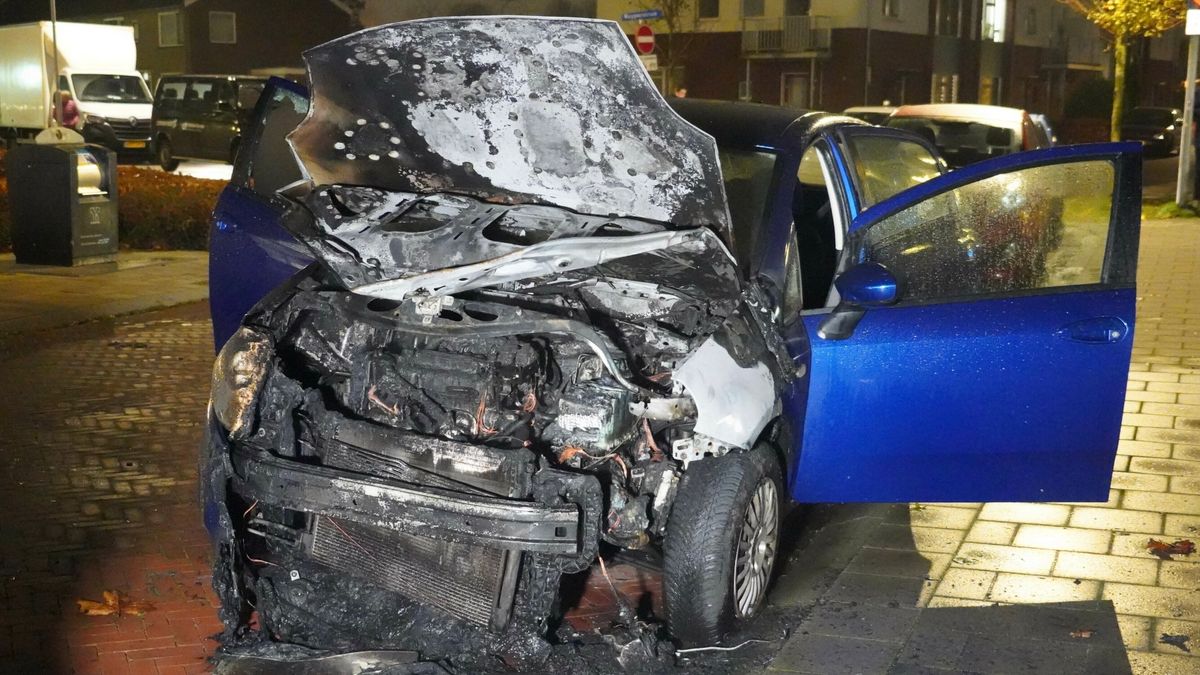 Opnieuw gaat er een auto in vlammen op in Assen