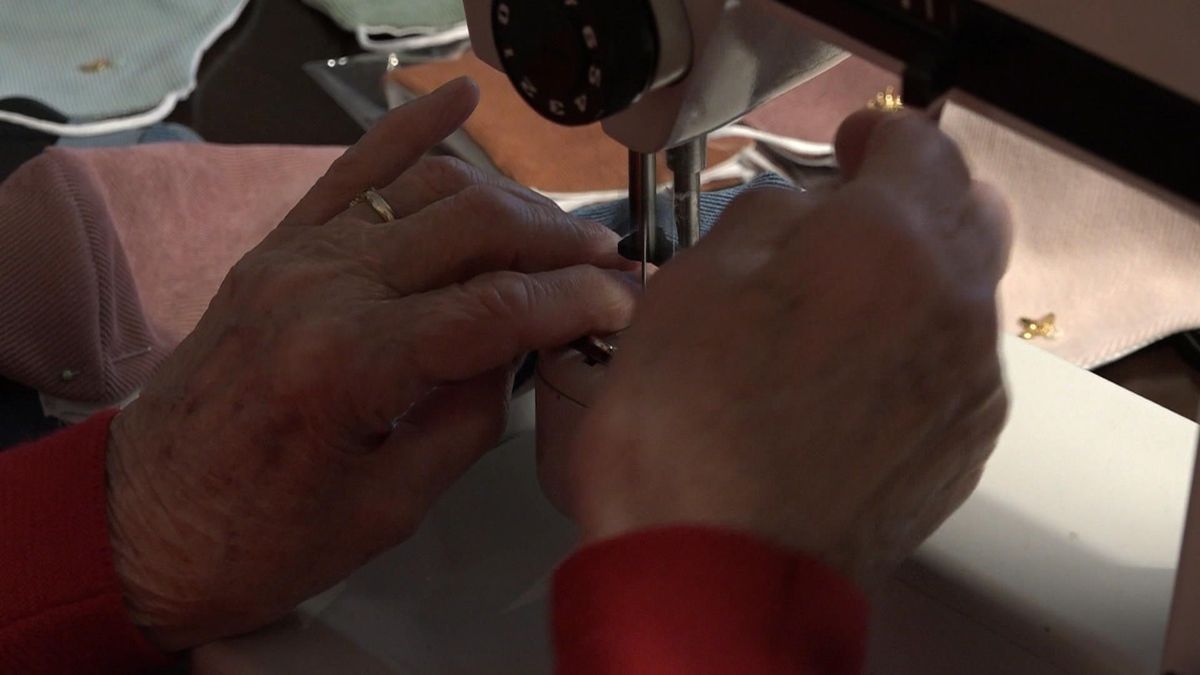 Gravinfluencer Eloise gespot met zelfgemaakt mondkapje uit Rolde