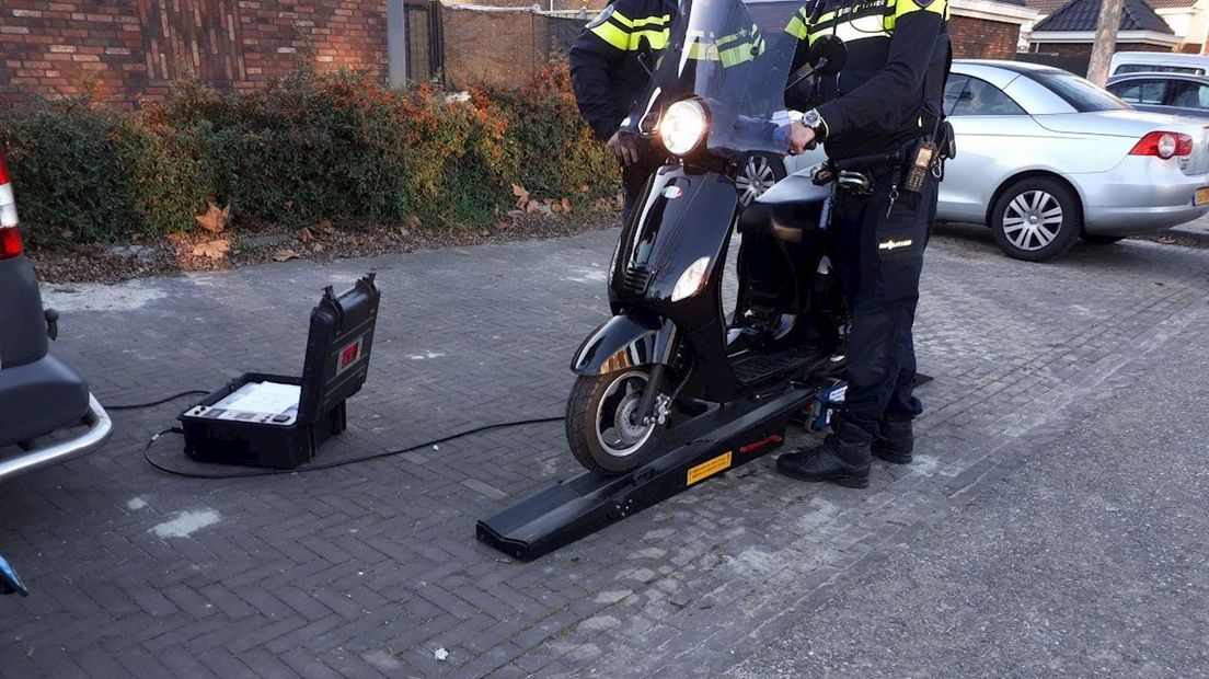 Scooter op de rollerbank