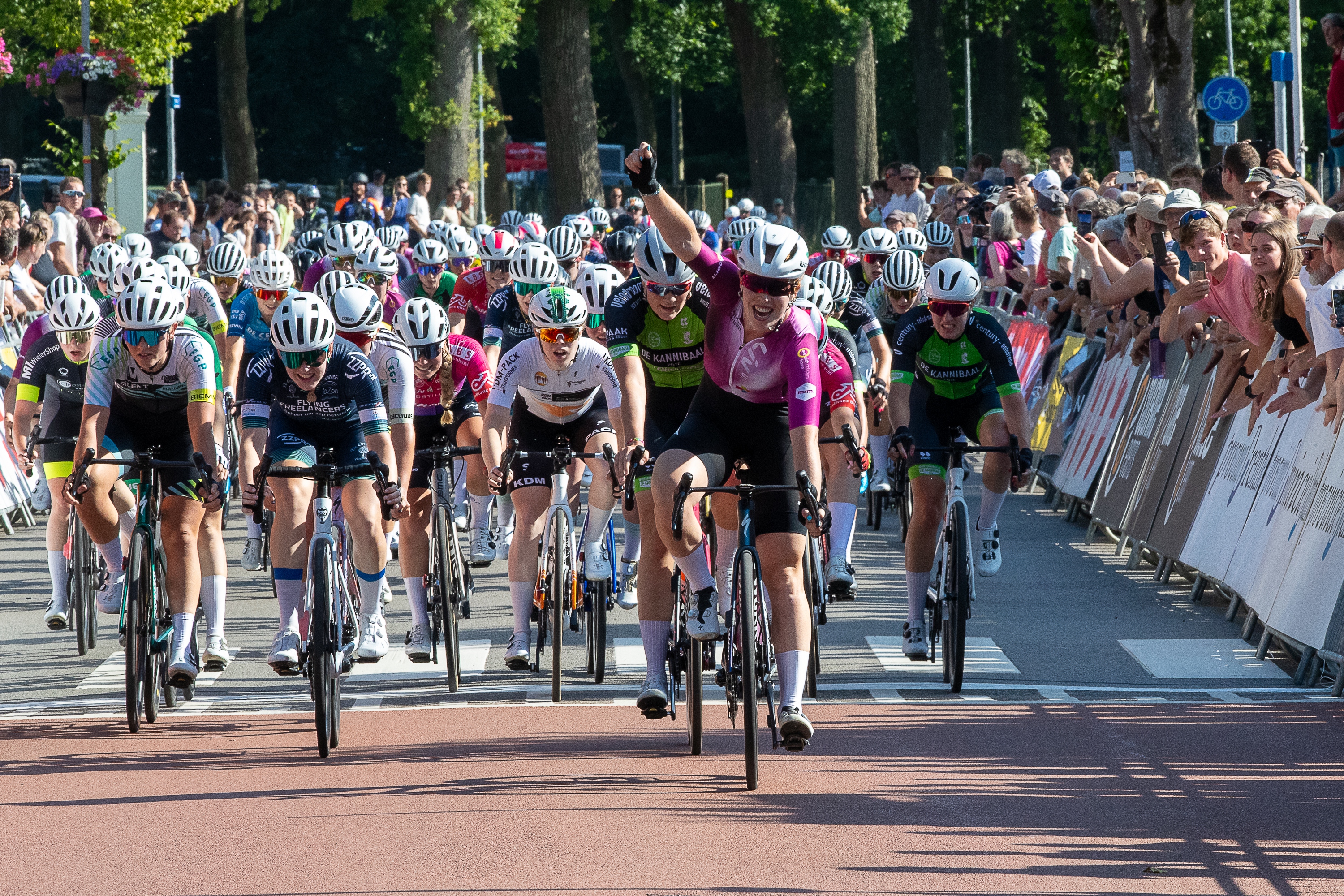 Rijpma-de Jong wint de sprint op it NK