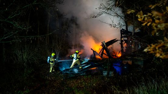 Brand verwoest leegstaande schuur | Gewonde bij kop-staartbotsing. Brand verwoest leegstaande schuur | Gewonde bij kop-staartbotsing.
