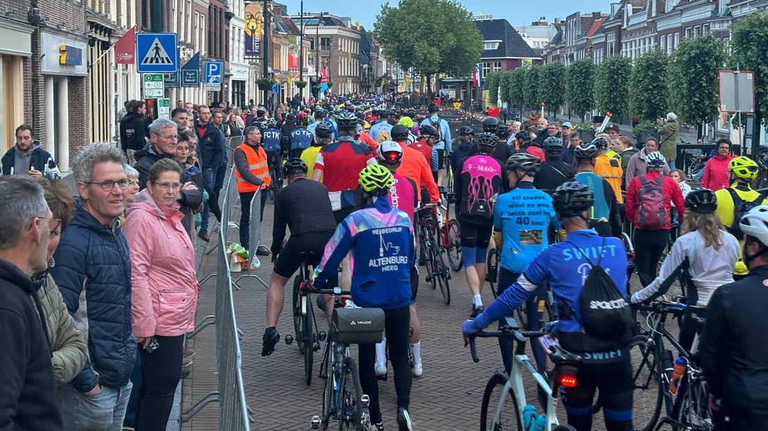 De fytsers by de start