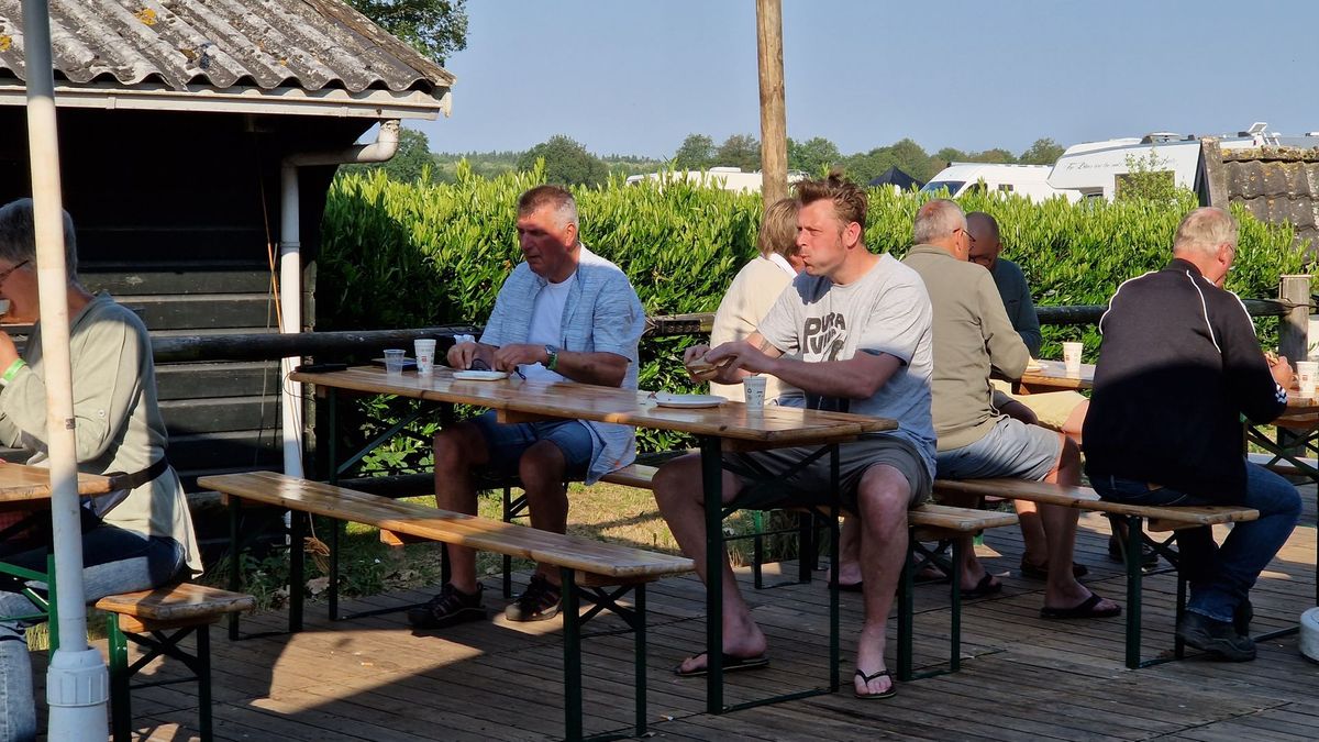 Voorpret voor Bluesfestival Grolloo met muziek en eitjes op de camping
