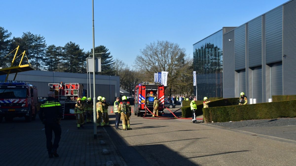 Brand bij kunststofbedrijf op De Flammert