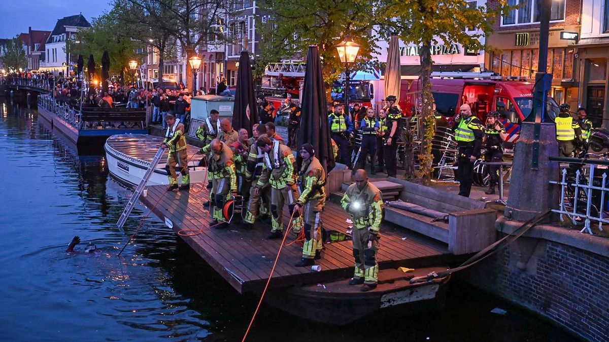 Grote zoekactie op avond Koningsdag in grachten van Leiden vanwege mogelijke drenkeling