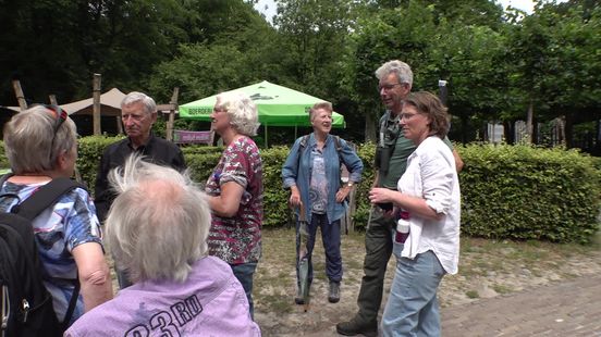 Wandeling voor blinden en slechtzienden in Drouwen: 'Geeft mij een gevoel van vrijheid'