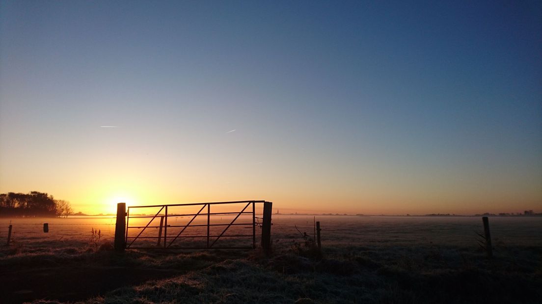 Zonsopgang boven het Walcherse platteland, tussen Grijpskerke en Serooskerke