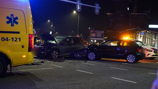 Persoon gewond bij botsing in Kampen. Persoon gewond bij botsing in Kampen.