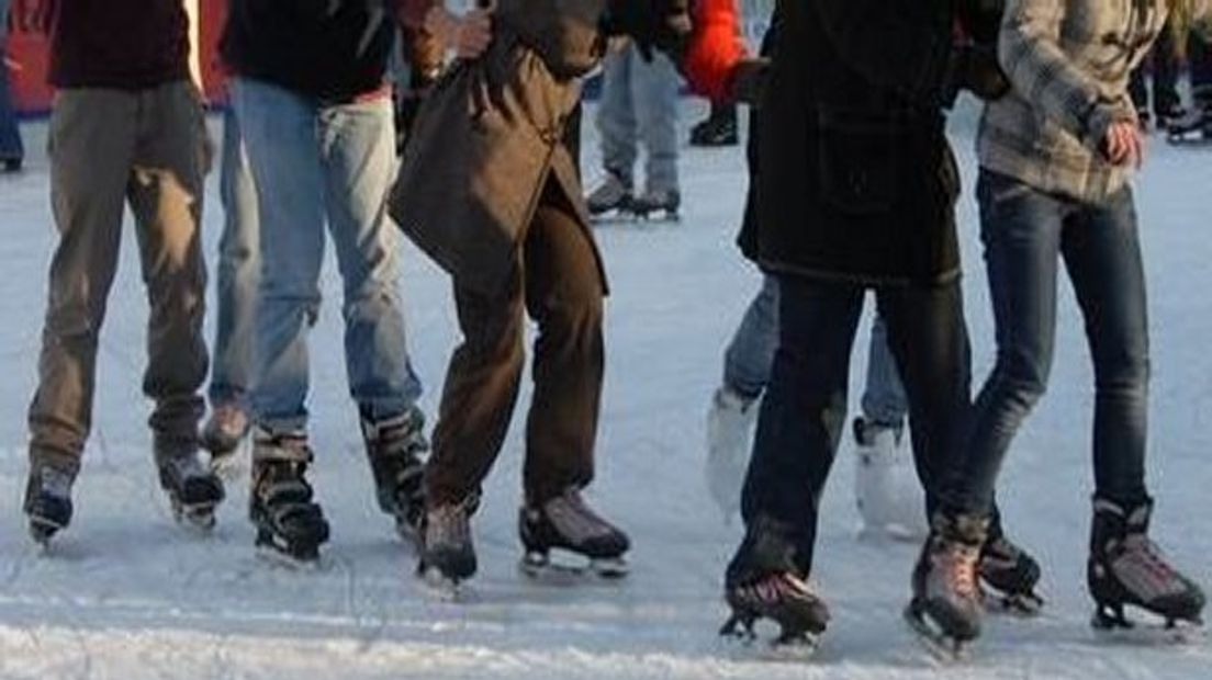 Schaatsen op een ijsbaan