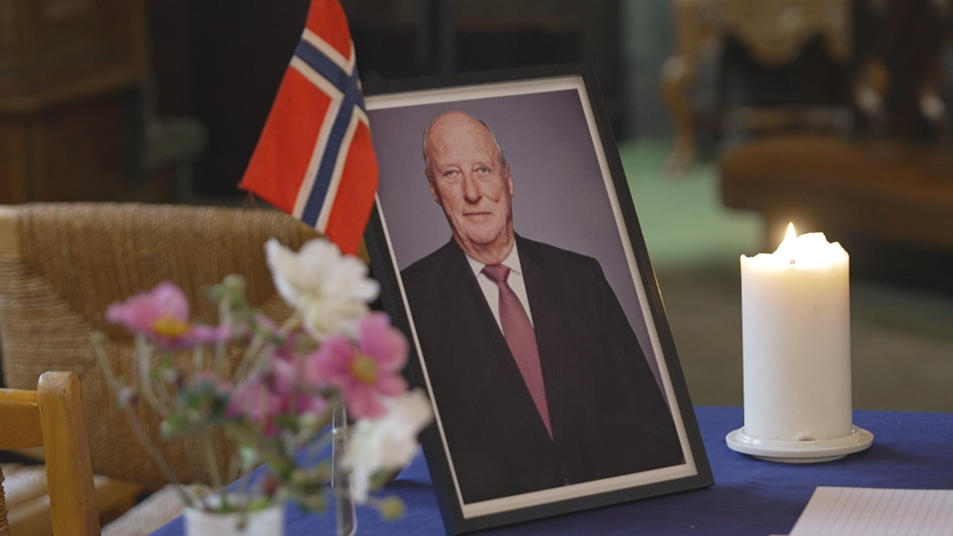 De Noorse kerk aan de Westzeedijk in Rotterdam rouwt om de overleden koning Harald.