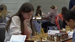 Van pianoles naar schaakbord: jeugdtalent van Schier doet haar best tijdens NK